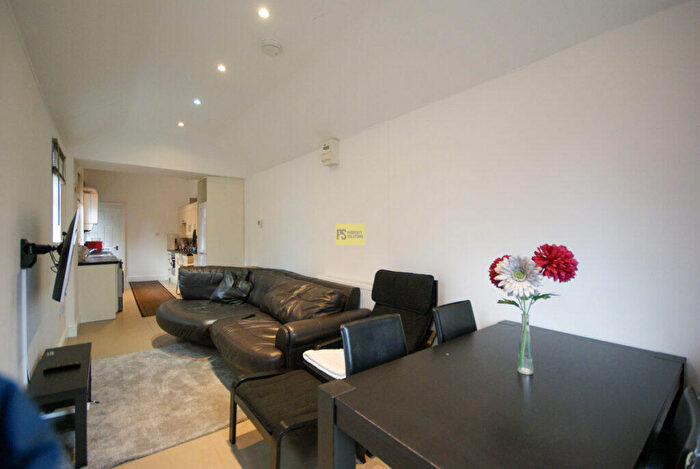 4 Bedroom End Of Terrace House To Rent In Pershore Road, Selly Park, Birmingham, B29