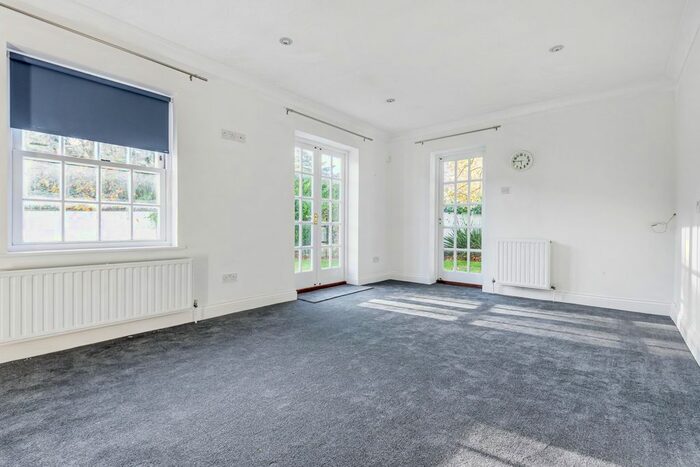 1 Bedroom Property To Rent In Fairmile Avenue, Cobham, KT11