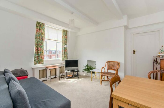 2 Bedroom Flat To Rent In Wellesley Road, Chiswick, London, W4