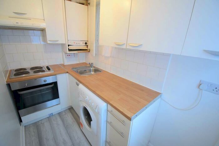 2 Bedroom Flat To Rent In Lausanne Road, London, SE15