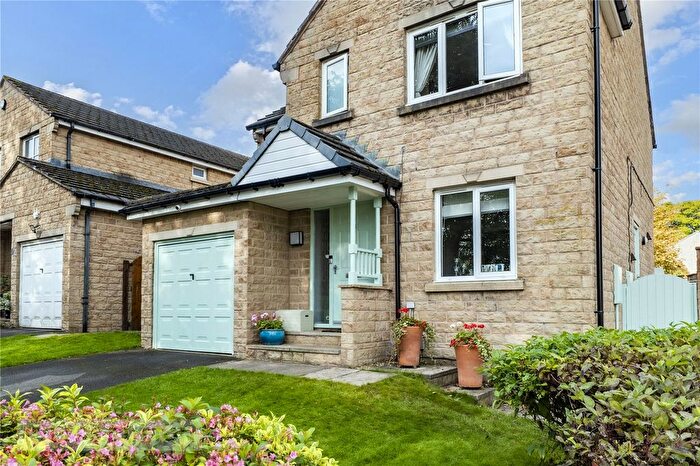4 Bedroom Detached House For Sale In Woodlea Avenue, Huddersfield, West Yorkshire, HD3
