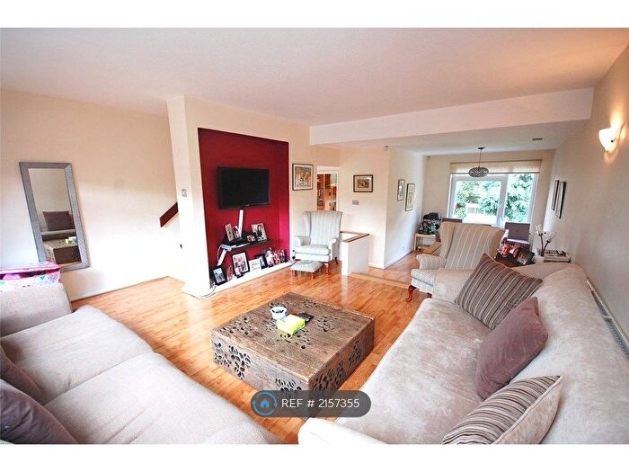 4 Bedroom End Of Terrace House To Rent In Cyprus Road, London, N3