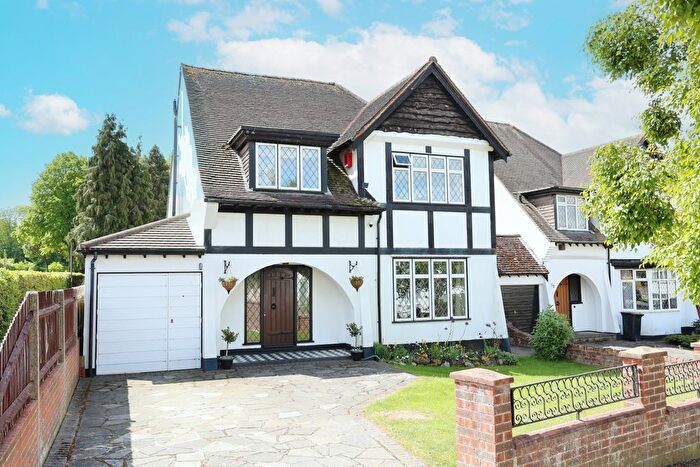 3 Bedroom Detached House For Sale In Park Avenue, Orpington, BR6