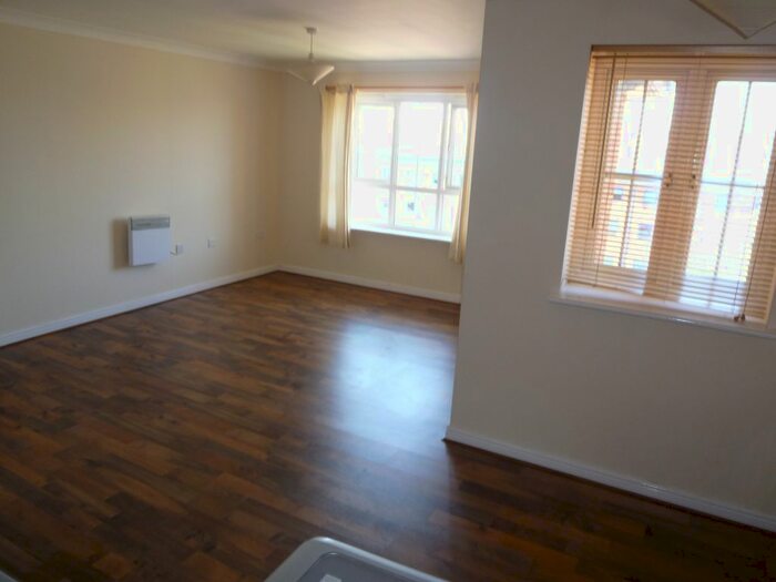 2 Bedroom Flat To Rent In Watling Gardens, Dunstable LU6