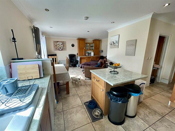 4 Bedroom Detached House For Sale In Margaret Street, Ammanford, SA18