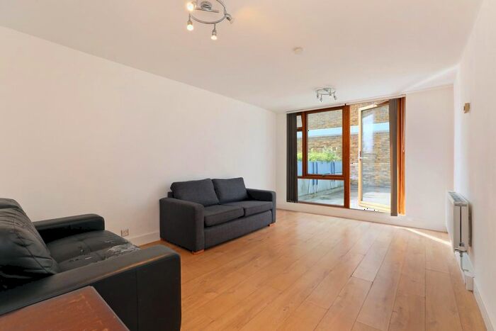 4 Bedroom Maisonette To Rent In Lambert House, Aytoun Road, London, SW9