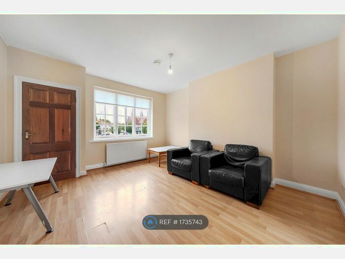 4 Bedroom Flat To Rent In Old Oak Common Lane, East Acton, W3
