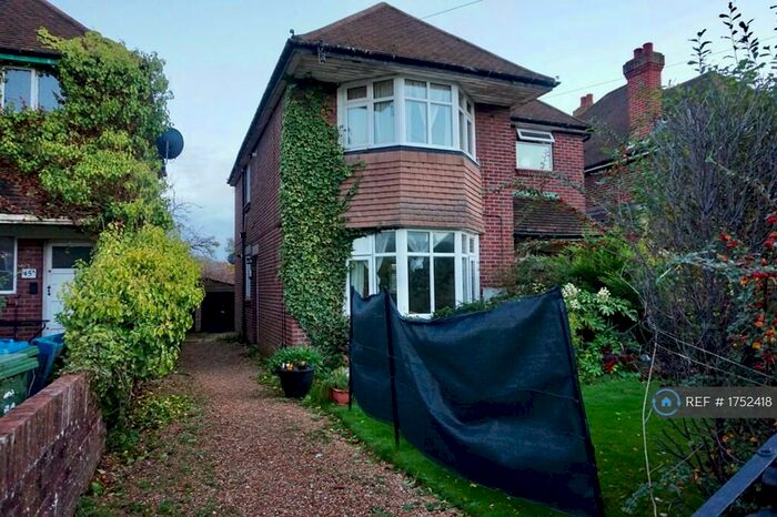 2 Bedroom Flat To Rent In Pentire Avenue, Southampton, SO15