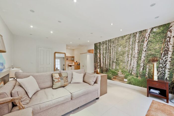 1 Bedroom Flat To Rent In Phillimore Gardens, London, W8