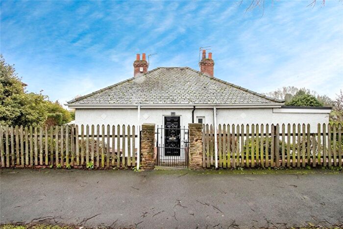 3 Bedroom Bungalow For Sale In Horbury Road, Wakefield, West Yorkshire, WF2