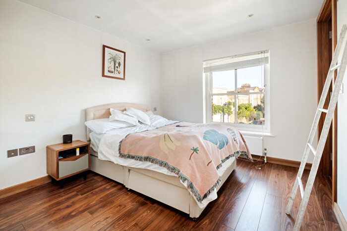 2 Bedroom Flat For Sale In Albion Drive, London, E8
