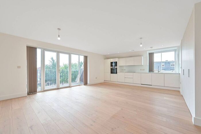 2 Bedroom Flat For Sale In Whetstone House, Finchley, London, N20