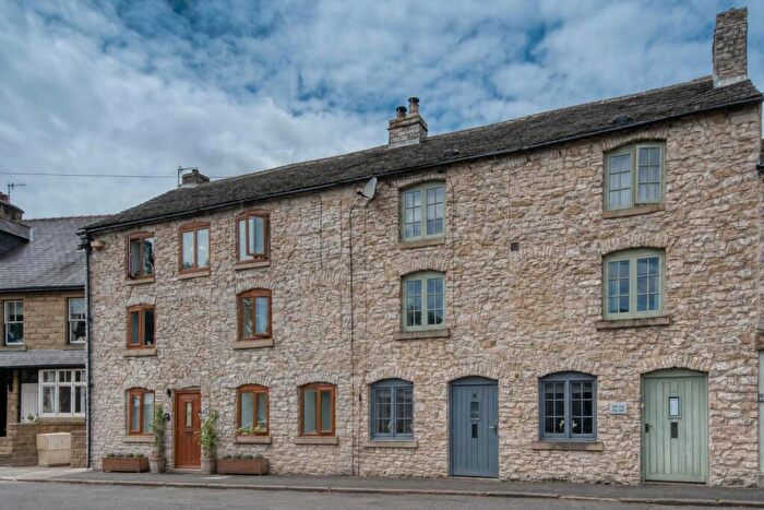 2 Bedroom Apartment For Sale In Sherwood Road, Tideswell, Buxton, SK17