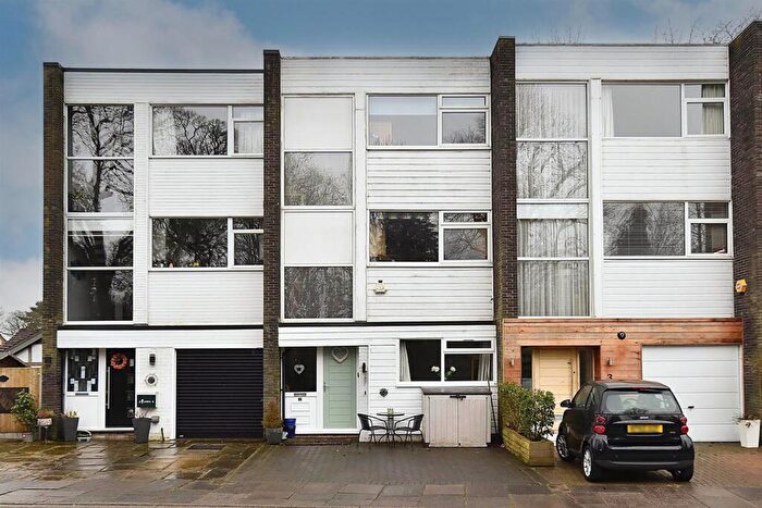 4 Bedroom Town House For Sale In Bollin Mews, Prestbury, Macclesfield, SK10