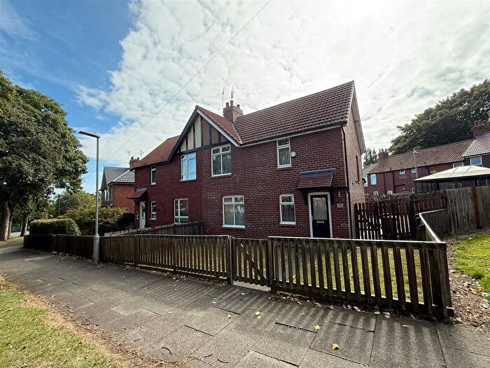 3 Bedroom Semi-detached House For Sale In The Drive, Felling, Gateshead, NE10