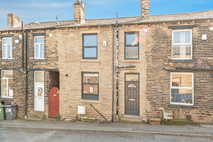 1 Bedroom Terraced House For Sale In Whitcliffe Road, Cleckheaton, BD19