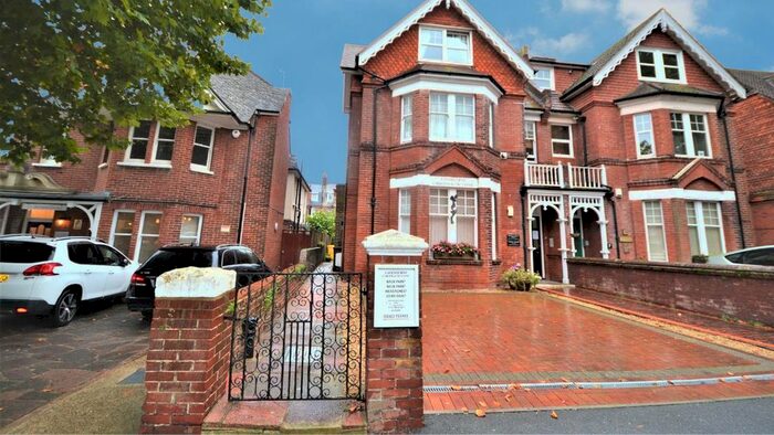 2 Bedroom Flat To Rent In Old Orchard Road, Eastbourne, BN21