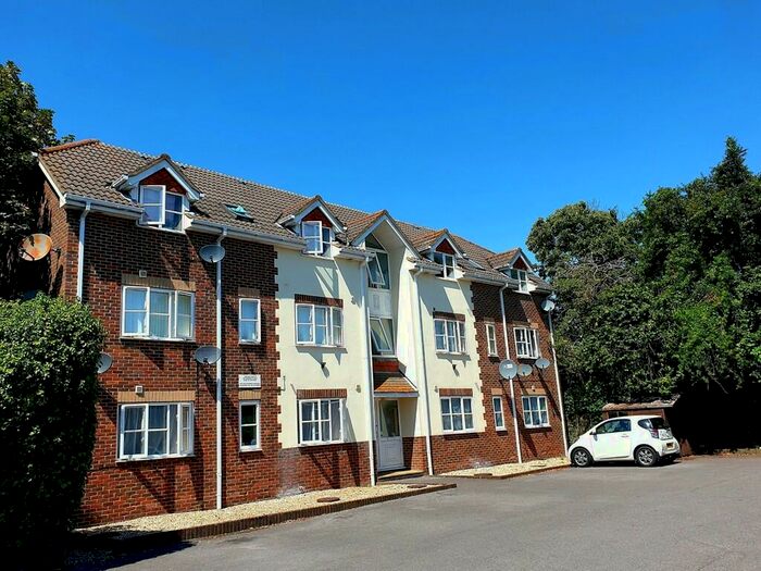 2 Bedroom Apartment To Rent In Millbrook Road East, Southampton, SO15