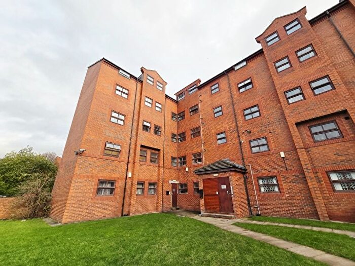 3 Bedroom Flat For Sale In Kelso Heights, Belle Vue Road, Hyde Park, Leeds, LS3