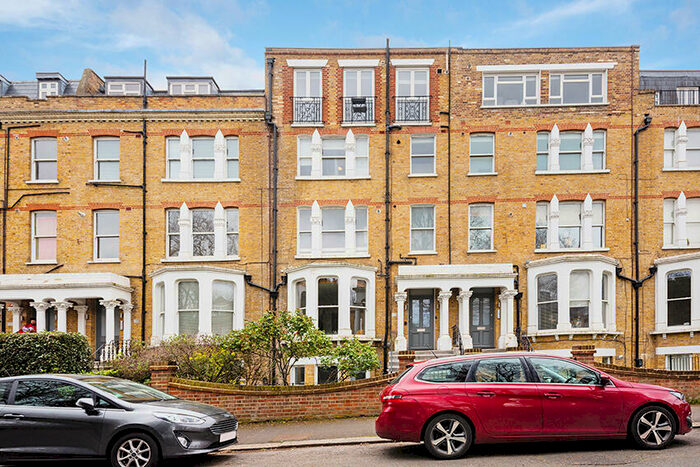 2 Bedroom Apartment To Rent In The Gardens, East Dulwich London, SE22
