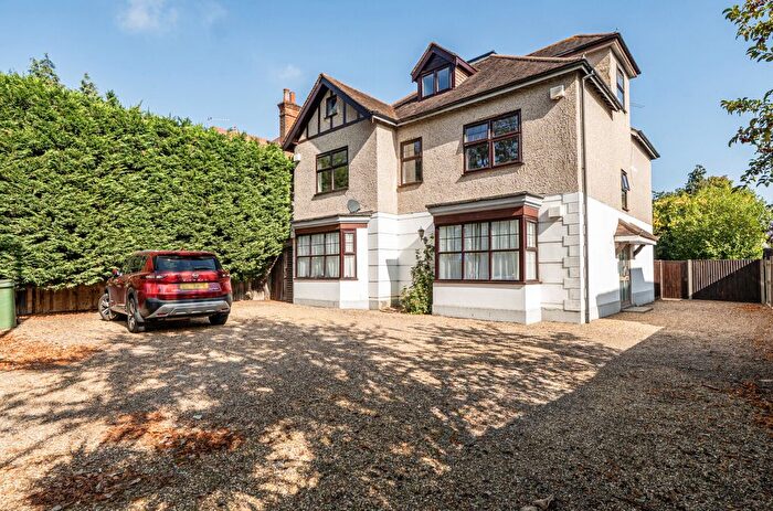 2 Bedroom Flat For Sale In Hersham Road, Walton-On-Thames, Surrey, KT12