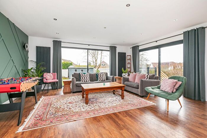 4 Bedroom Semi-Detached Bungalow For Sale In Mount Close, Winchester, SO22