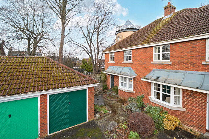 3 Bedroom End Of Terrace House For Sale In Mill Mead, Wendover, HP22