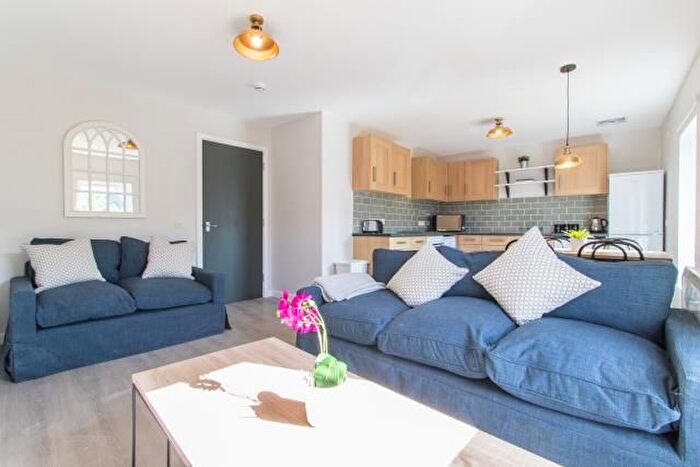 4 Bedroom Flat To Rent In Morrison Circus, Edinburgh, EH3