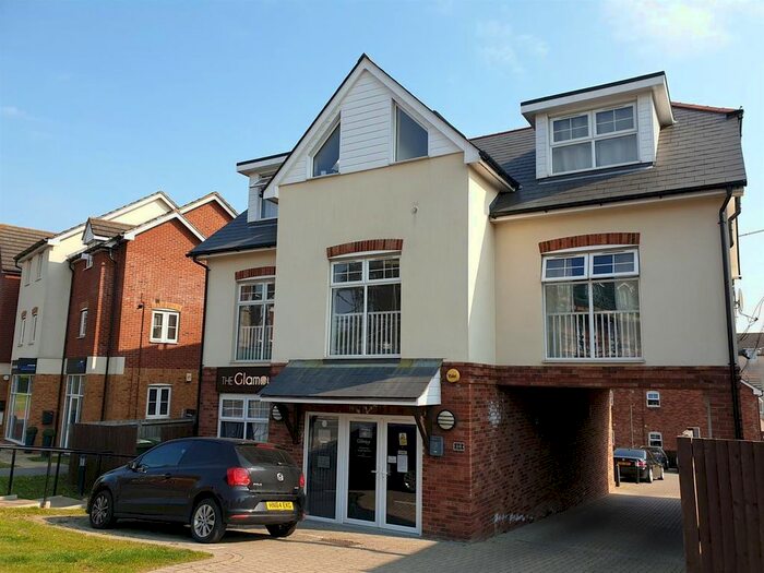 2 Bedroom Flat To Rent In Botley Road, Park Gate, Southampton, SO31