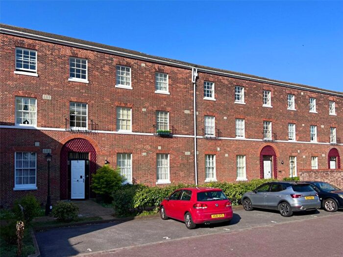 1 Bedroom Apartment For Sale In Wellington Court, Rodwell, Weymouth, Dorset, DT4