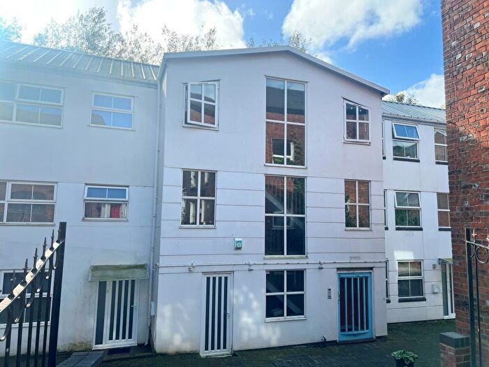 2 Bedroom Apartment To Rent In West Wycombe Road, High Wycombe, HP11
