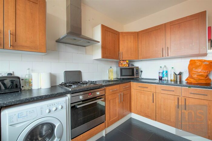 3 Bedroom Flat To Rent In High Road, Beeston, Nottingham NG9