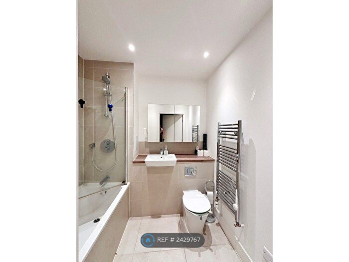 1 Bedroom Flat To Rent In Grattan Court, London, E3