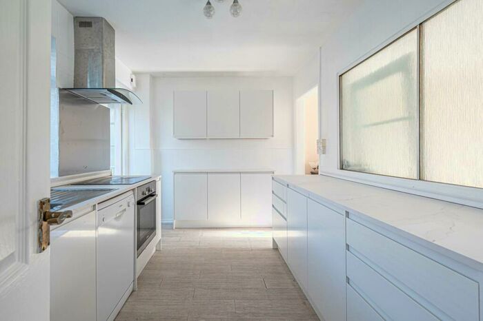 3 Bedroom Terraced House To Rent In Aitken Road, Barnet, EN5