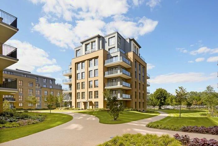2 Bedroom Flat To Rent In Pinewood Gardens, Teddington, TW11
