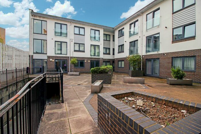 1 Bedroom Flat To Rent In Courtyard, .Pinner Road, Harrow, HA1