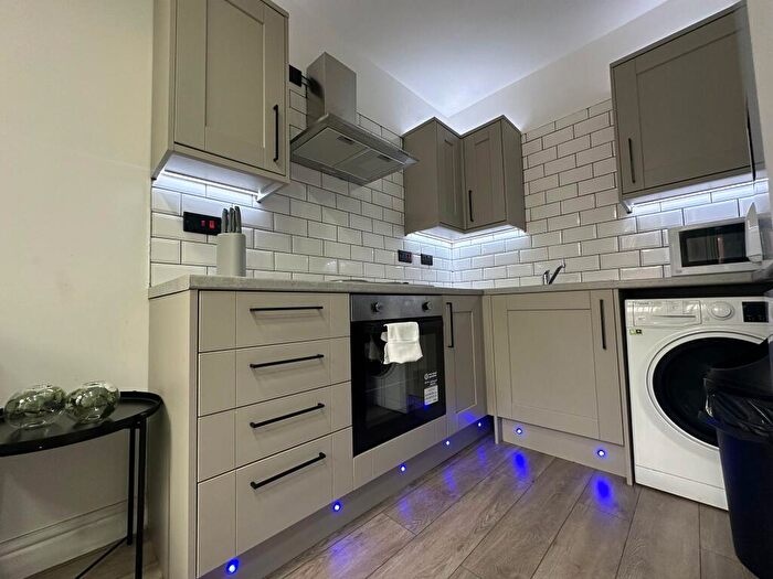 1 Bedroom Apartment To Rent In Markham Avenue, Leeds, LS8