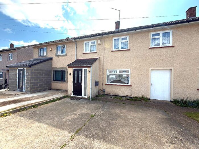 3 Bedroom Terraced House For Sale In Drayton Road, Lewsey Farm, Luton, Bedfordshire, LU4