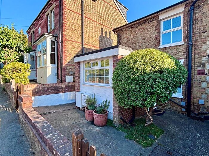 2 Bedroom End Of Terrace House For Sale In Quakers Hall Lane, Sevenoaks, TN13