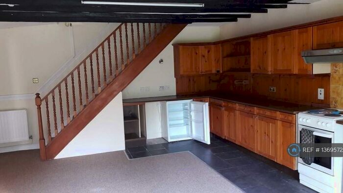 2 Bedroom Flat To Rent In Priory House, Launceston, PL15