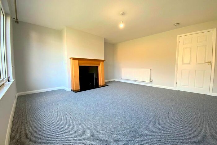 3 Bedroom Bungalow To Rent In Grenville Drive, Tavistock, PL19