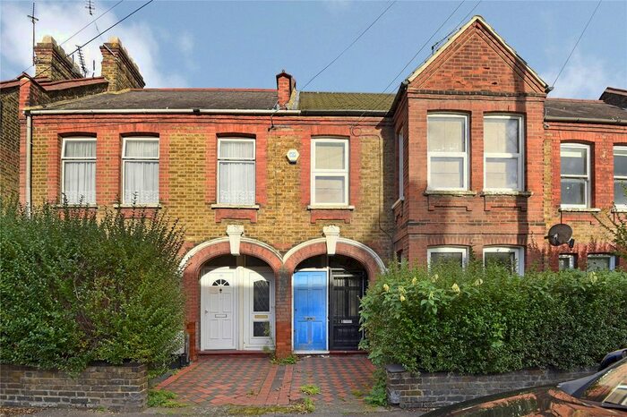 2 Bedroom Flat To Rent In Blyth Road, Walthamstow, London, E17