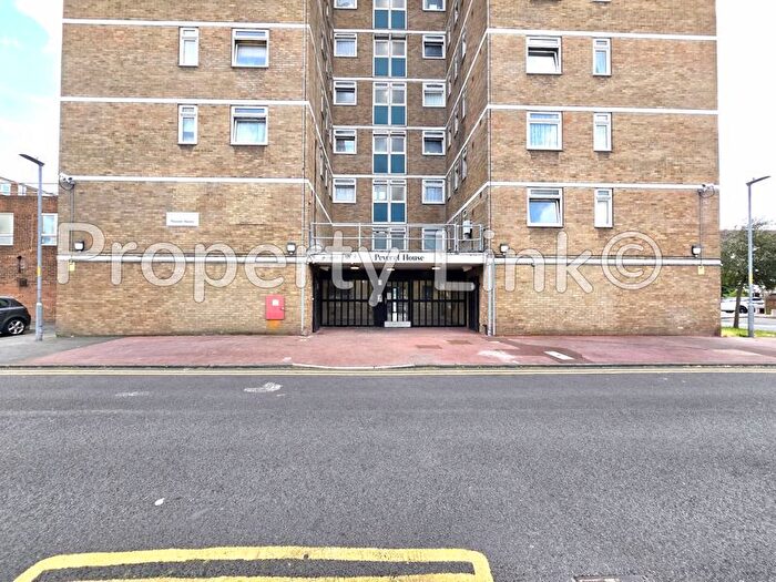 2 Bedroom Flat To Rent In Stour Road, Dagenham, RM10