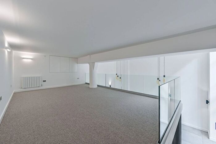 2 Bedroom Flat For Sale In Clapham Road, Oval, London, SW9