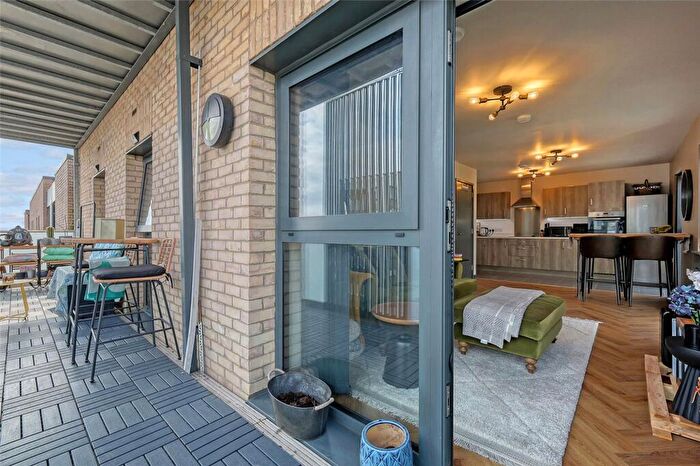 2 Bedroom Flat For Sale In Broadis Way, Rainham, RM13