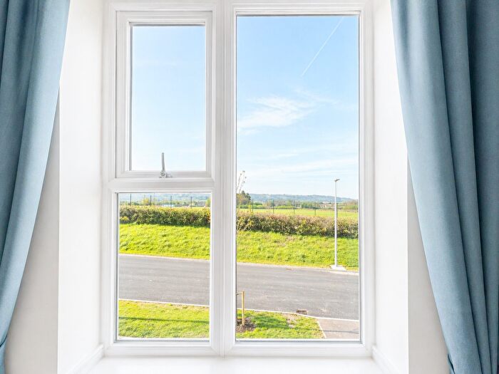 4 Bedroom Semi-Detached House For Sale In Faraday Road, Weston-super-mare, BS24