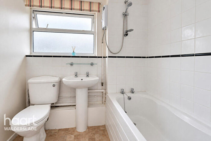 1 Bedroom Apartment For Sale In Swift Crescent, Chatham, ME5