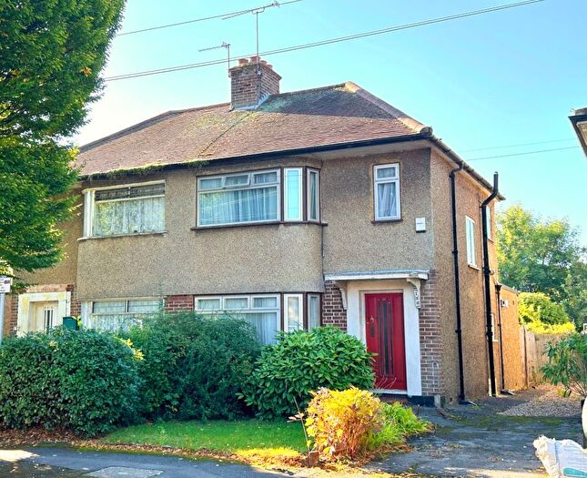 3 Bedroom Semi-Detached House For Sale In Burnham Avenue, Ickenham, Uxbridge, UB10