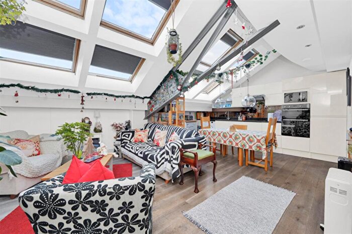 2 Bedroom Flat For Sale In Chartwell Court, London, NW2