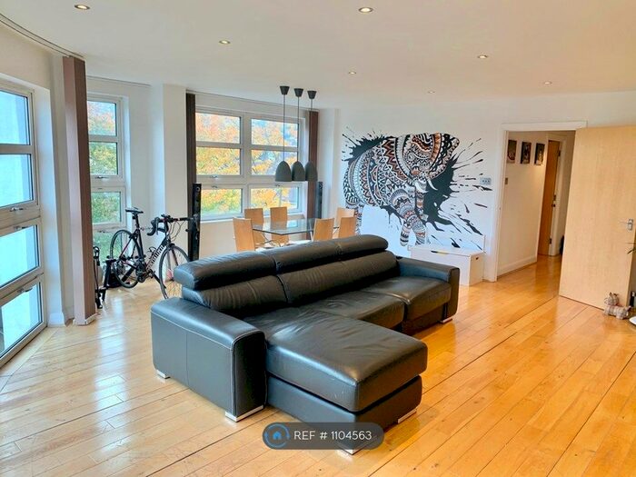 2 Bedroom Flat To Rent In Aitman Drive, Brentford, TW8